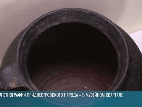 Столетние кувшины, фарфор, матрёшки: зал этнографии в музейном квартале