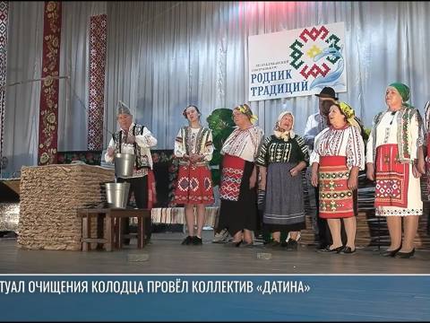 Хора дружбы, караваи, дерево пожеланий: «Родник традиций» – в Красном